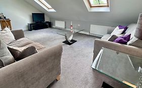 7 Bluebridge Court With Free Parking